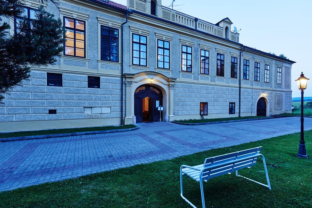 Chateau Hostacov Hotel Екстериор снимка