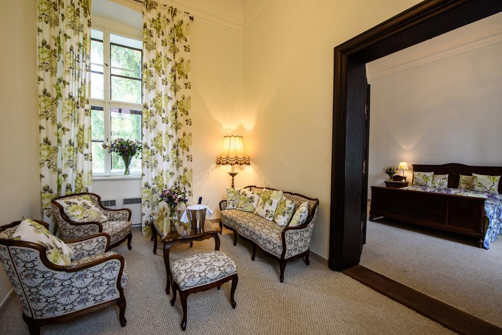 Chateau Hostacov Hotel Екстериор снимка