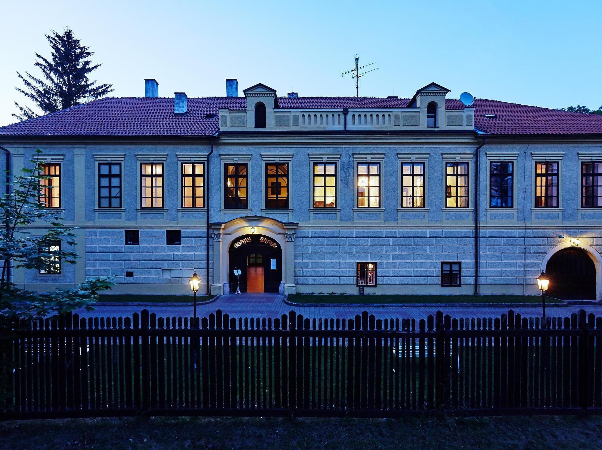 Chateau Hostacov Hotel Екстериор снимка